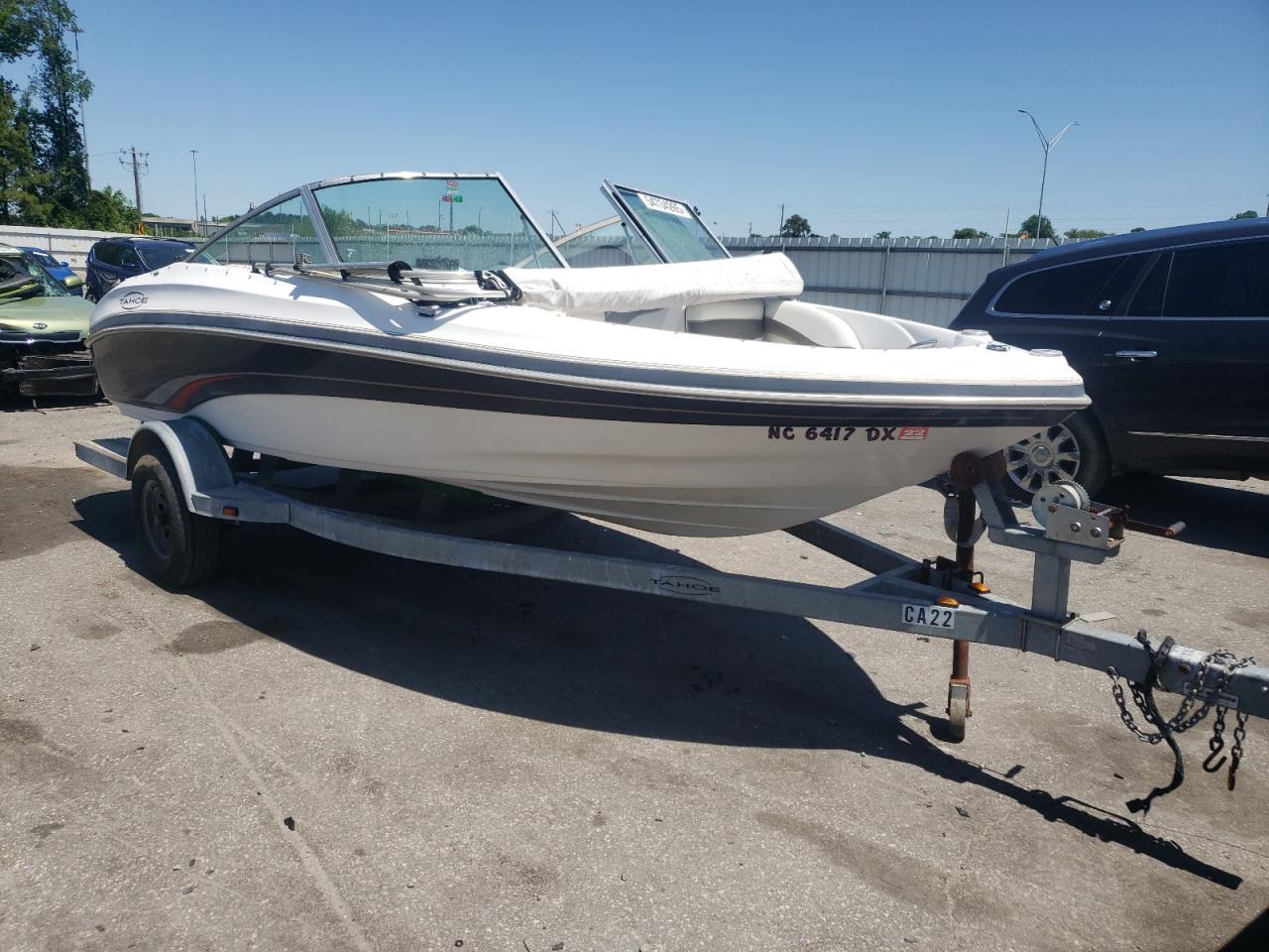 2002 Tahoe Marine/Trl for Sale in Dunn, NC - Minor Dent/Scratches