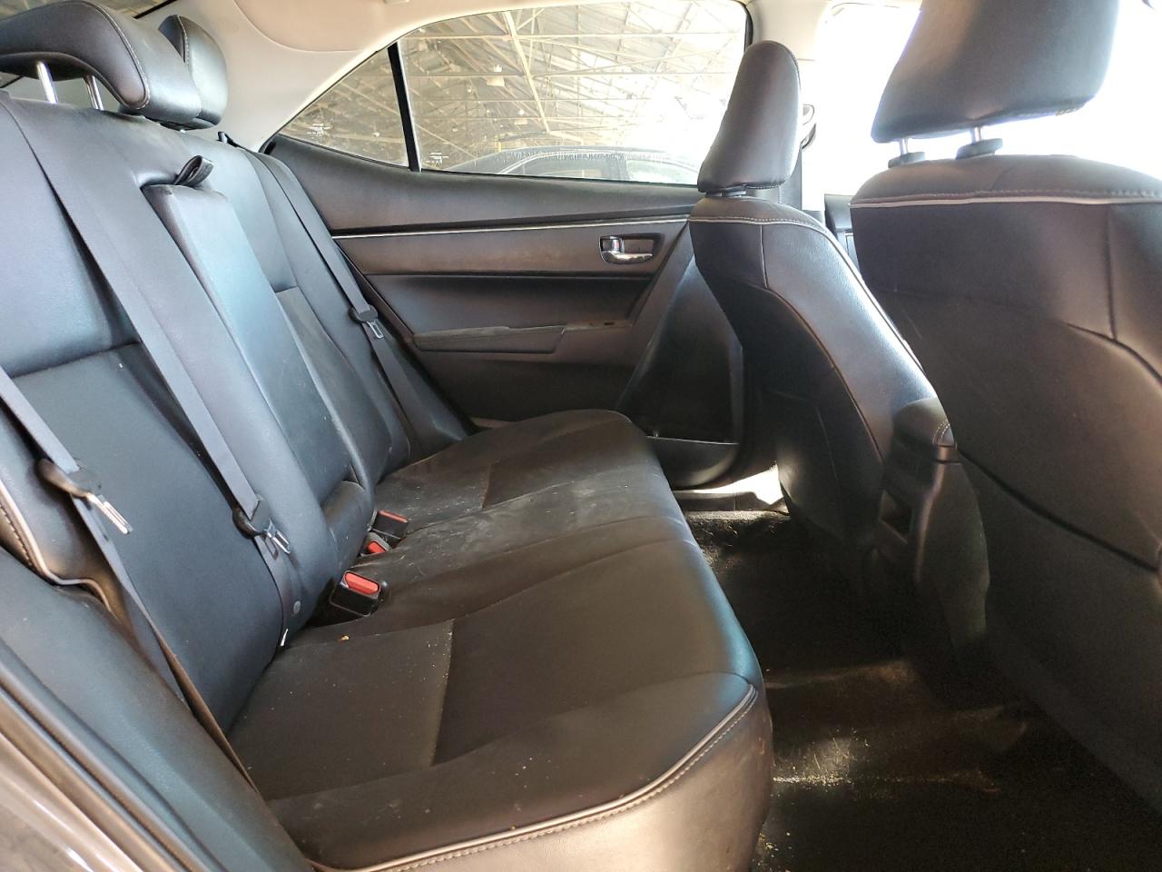 2018 Toyota Corolla L VIN: 5YFBURHE4JP752261 Lot: 55158785