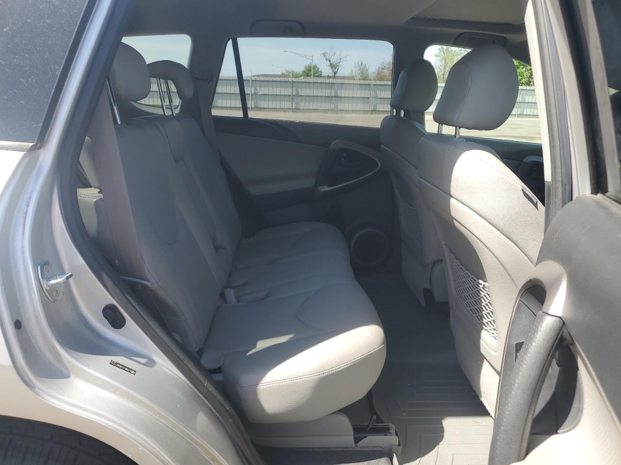 2008 Toyota Rav4 Limited VIN: JTMBD31V886074705 Lot: 55286795