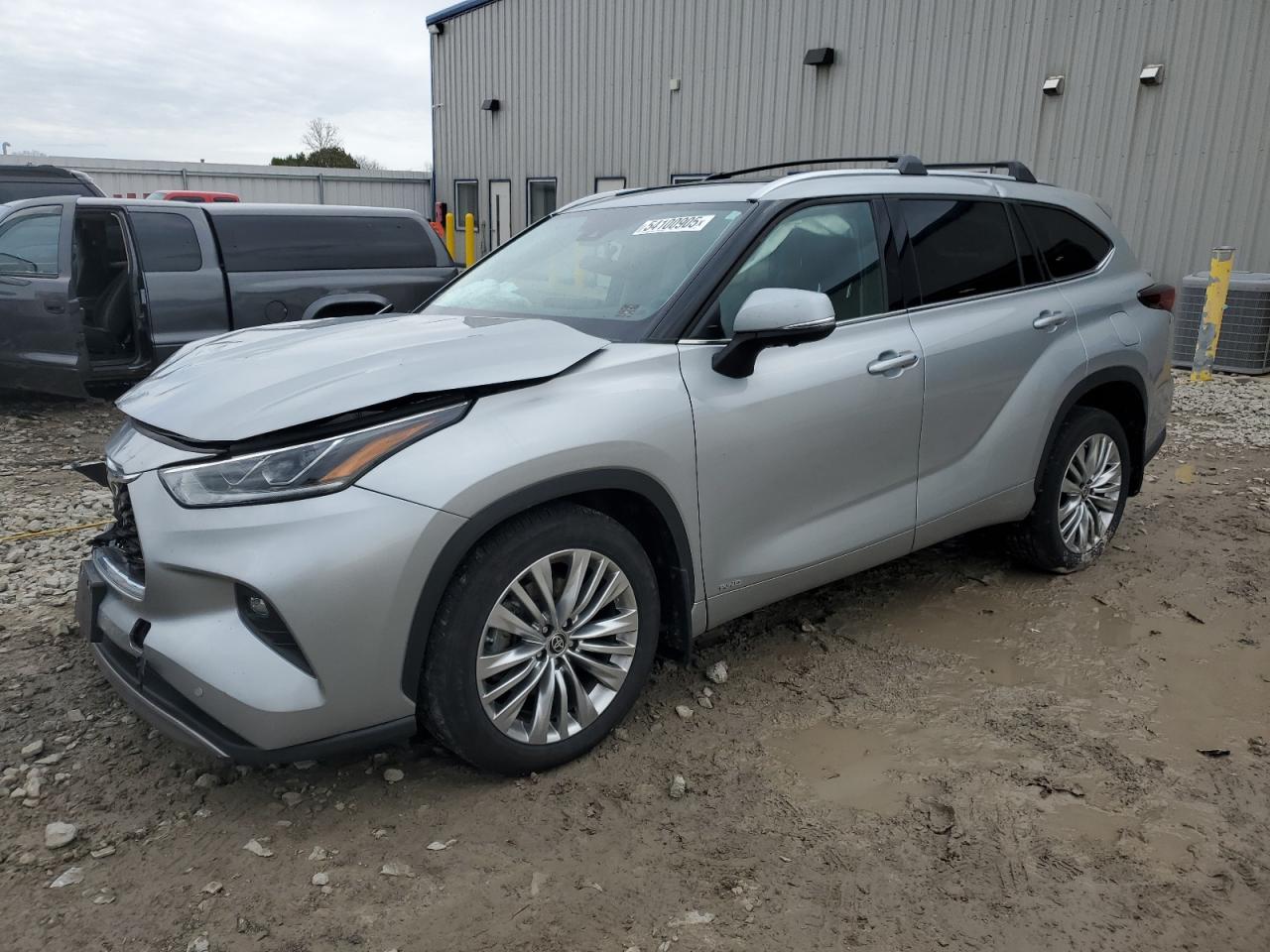 Appleton, WI에서 판매 중인 2024 Toyota Highlander Hybrid Limited - Front End