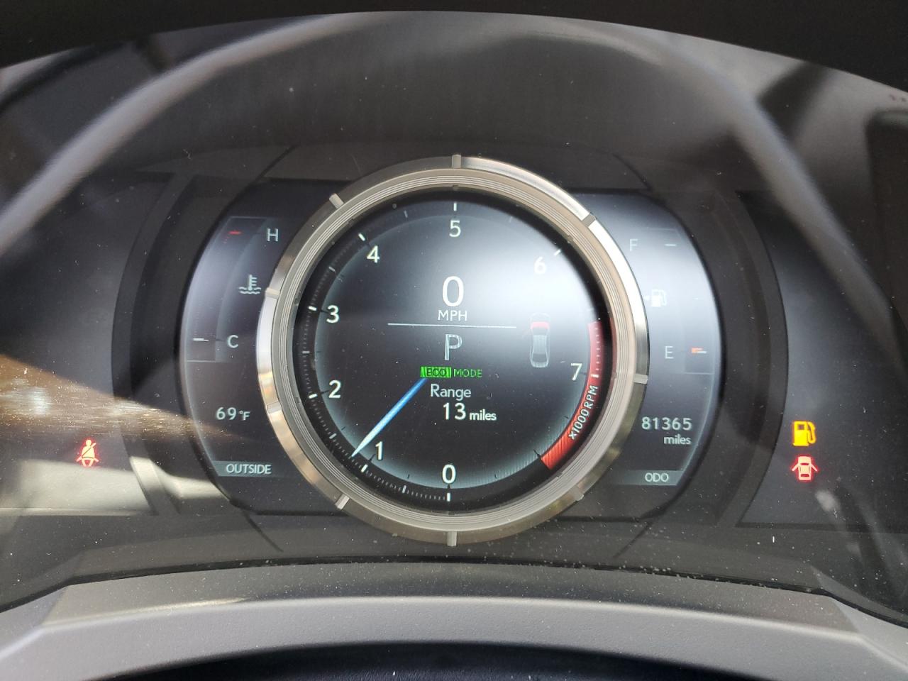 2015 Lexus IS - Image 9