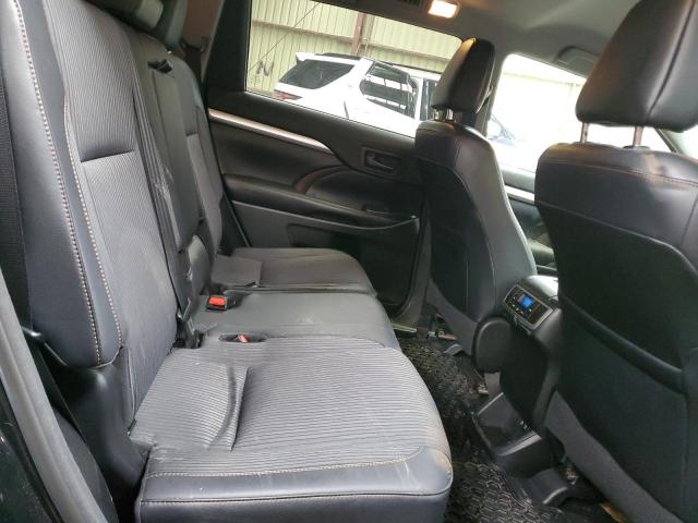 2018 TOYOTA HIGHLANDER LE