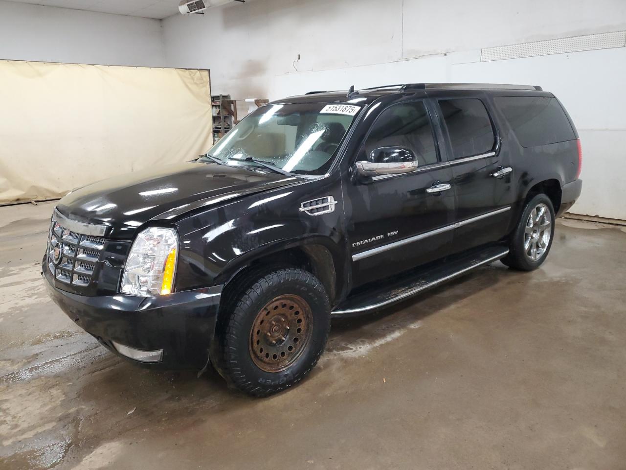 2013 Cadillac Escalade Esv Luxury for Sale in Davison, MI - Front End