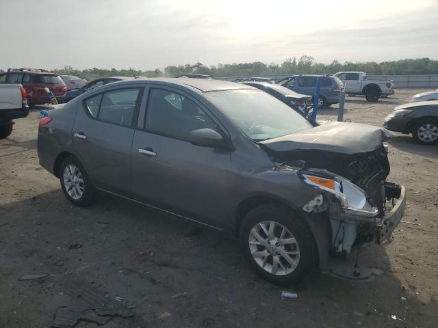  NISSAN VERSA 2018 Серый