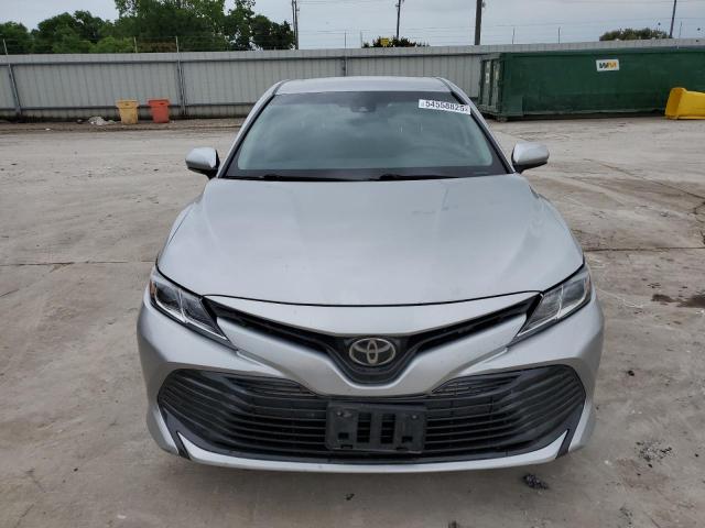  TOYOTA CAMRY 2018 Srebrny