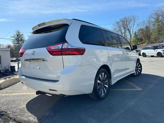 2018 TOYOTA SIENNA XLE