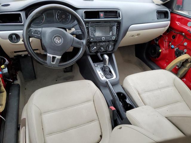 Sedans VOLKSWAGEN JETTA 2012 Czerwony