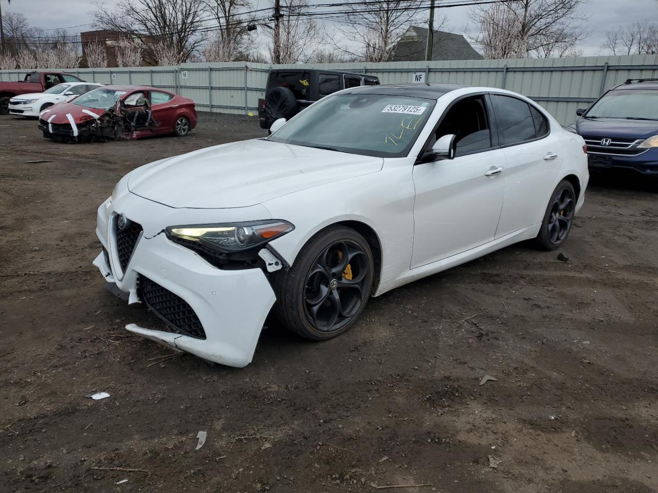 2017 Alfa Romeo Giulia Ti Q4 продається в New Britain, CT - Front End