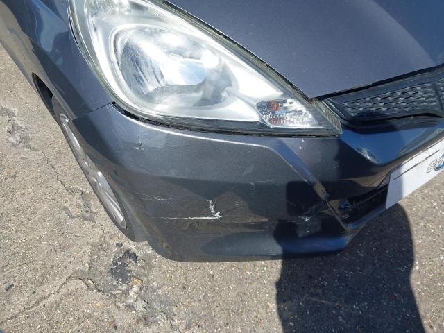 2015 HONDA JAZZ ES +