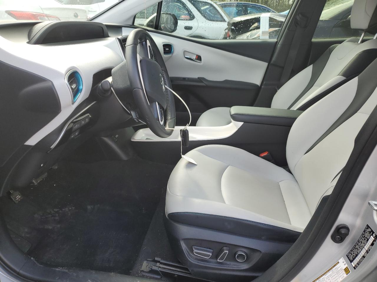 2016 Toyota Prius - Image 7
