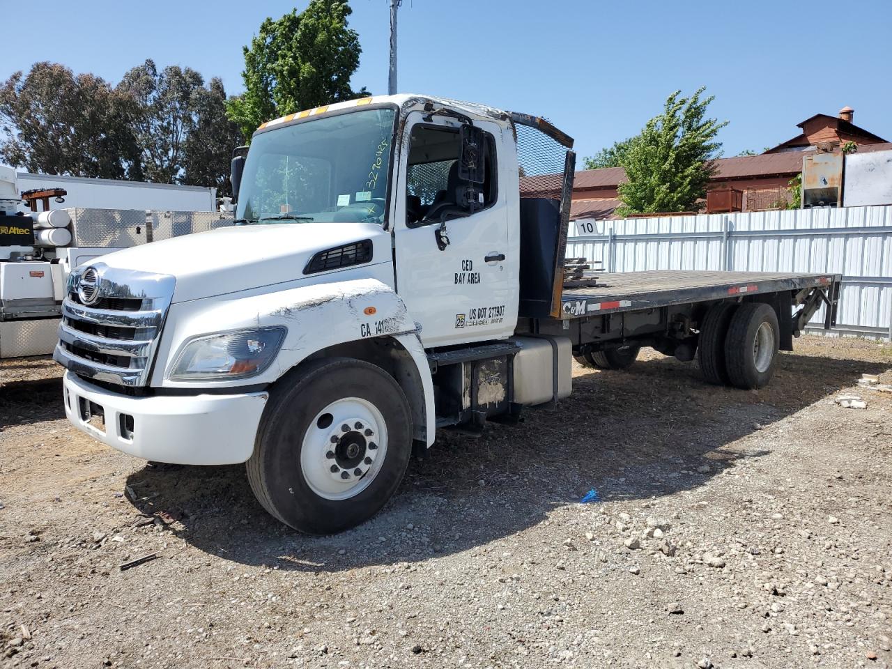 2018 Hino 258/268 продається в Martinez, CA - Front End