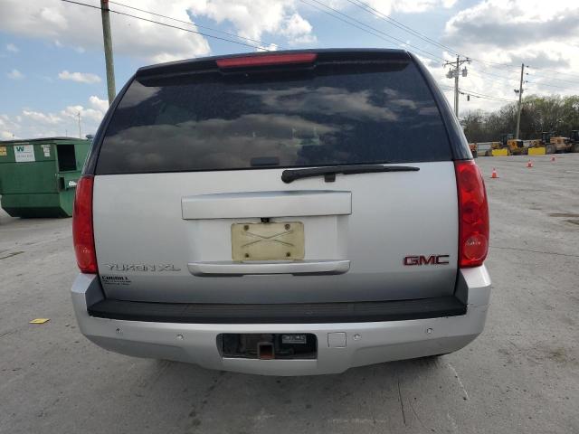 Паркетники GMC YUKON 2013 Сріблястий