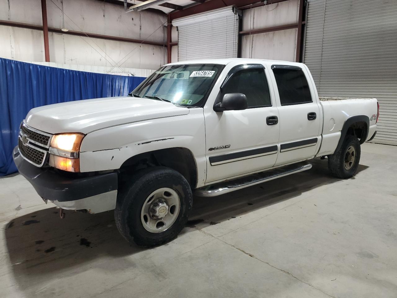 2005 Chevrolet Silverado K2500 Heavy Duty for Sale in Hurricane, WV - Front End