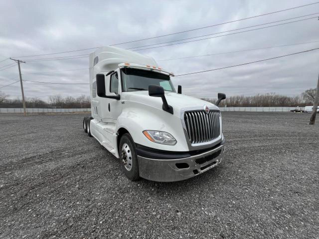 Dyer, IN에서 판매 중인 2020 International Lt625 - Minor Dent/Scratches