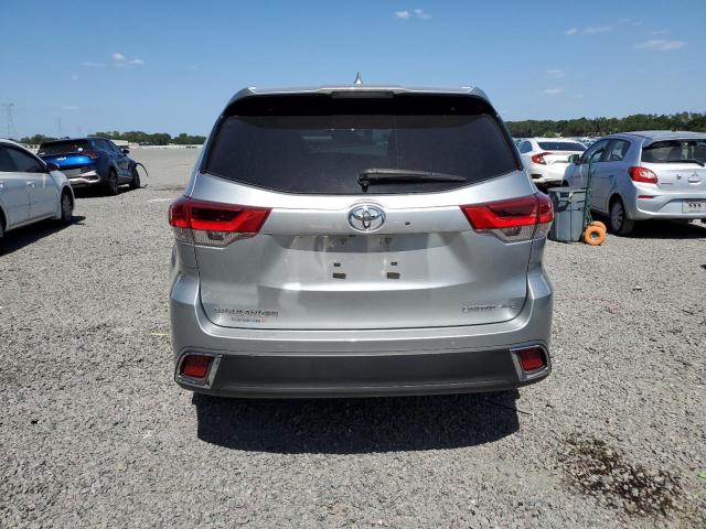  TOYOTA HIGHLANDER 2018 Srebrny