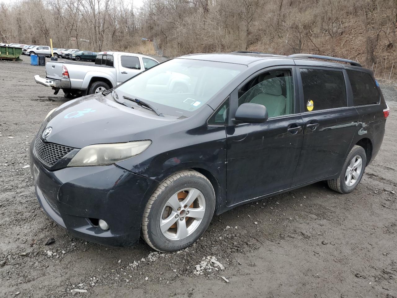 Marlboro, NY에서 판매 중인 2017 Toyota Sienna Le - Minor Dent/Scratches