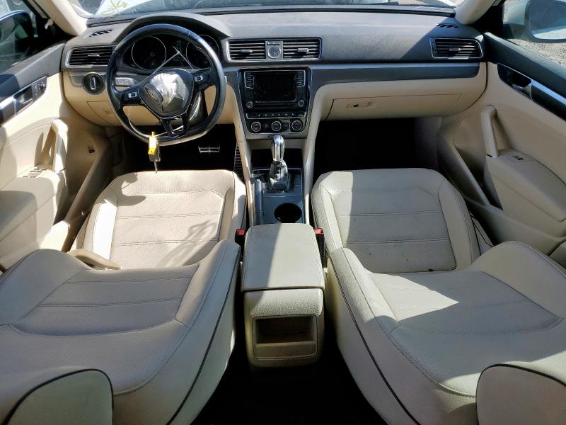  VOLKSWAGEN PASSAT 2017 White