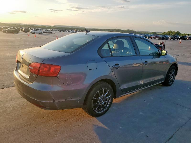 Sedans VOLKSWAGEN JETTA 2014 Szary