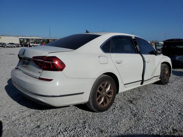  VOLKSWAGEN PASSAT 2017 Белый