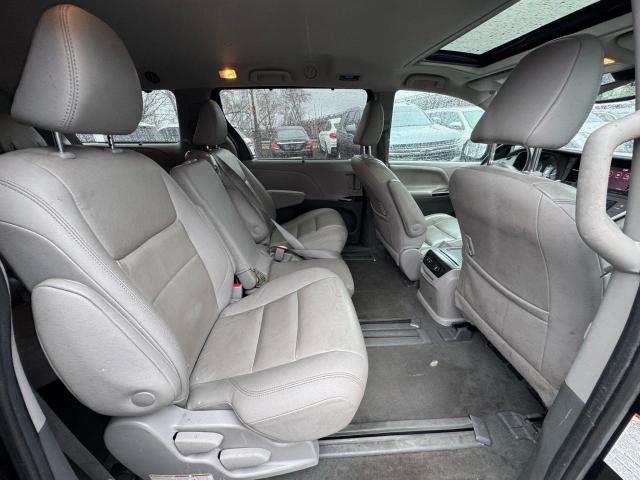 2020 TOYOTA SIENNA XLE