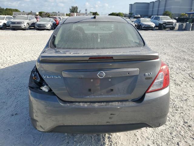  NISSAN VERSA 2018 Szary
