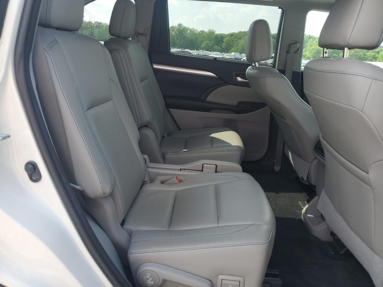 2017 Toyota Highlander Se VIN: 5TDJZRFH6HS362094 Lot: 55086425