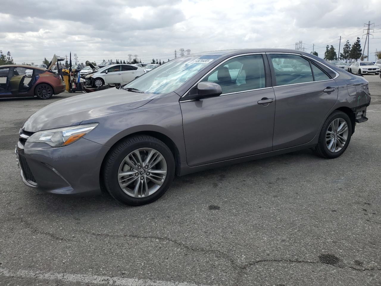 2016 Toyota Camry Le იყიდება Rancho Cucamonga-ში, CA - Rear End