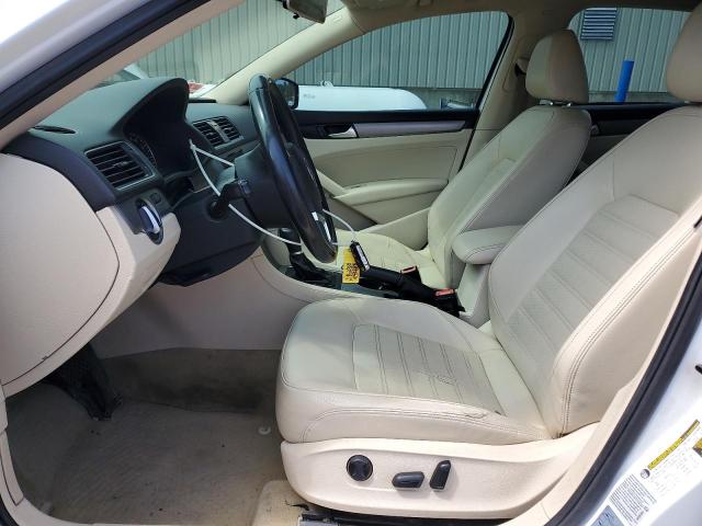Sedans VOLKSWAGEN PASSAT 2015 Biały