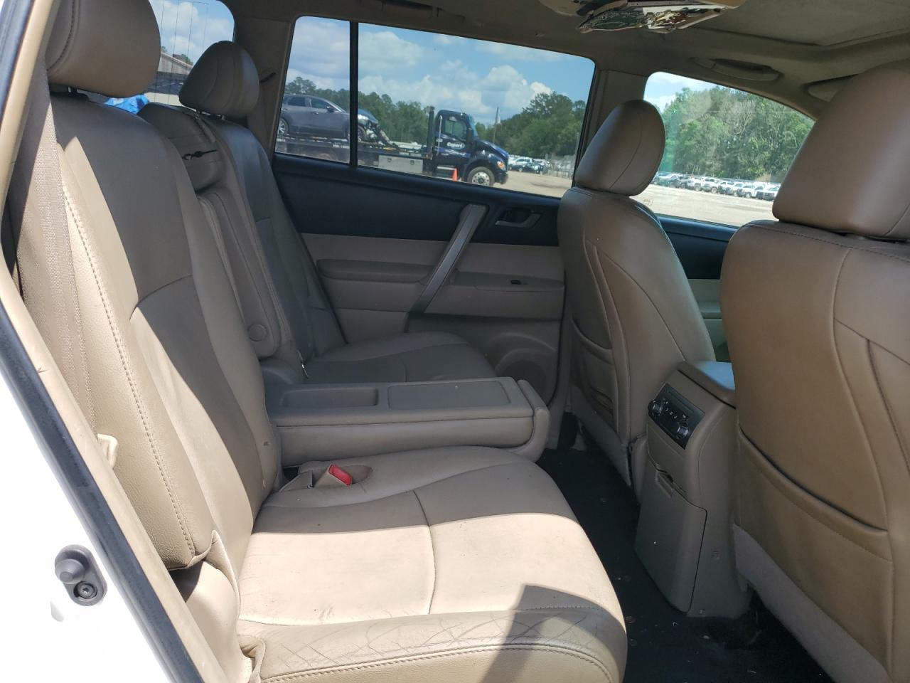 2011 Toyota Highlander Base VIN: 5TDZK3EH5BS032069 Lot: 54844705