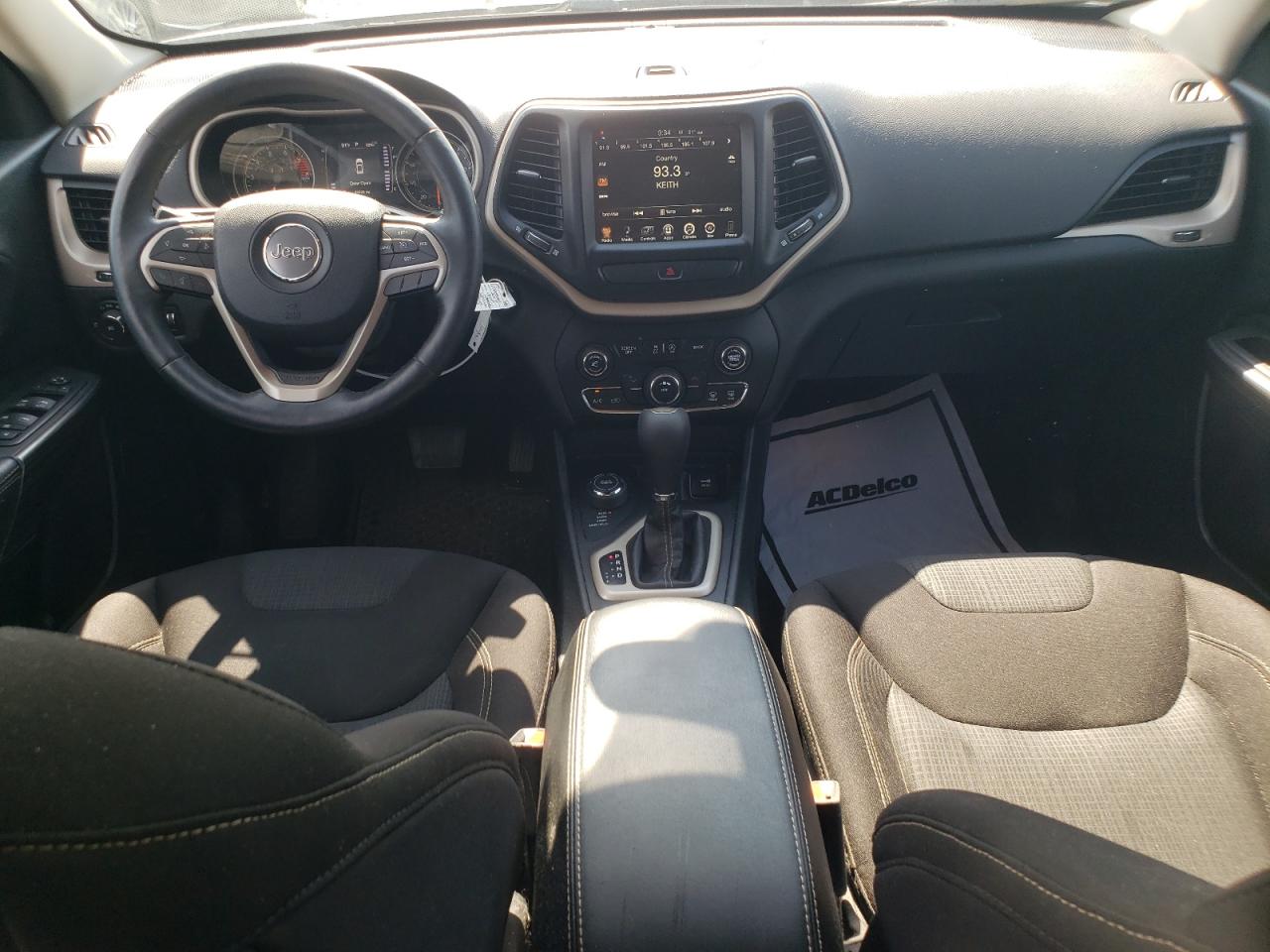 2017 Jeep Cherokee Latitude VIN: 1C4PJMCS8HW530158 Lot: 55264705