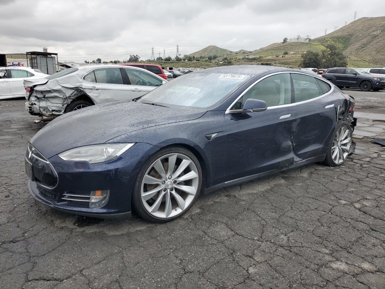 2013 Tesla Model S იყიდება Colton-ში, CA - Rear End