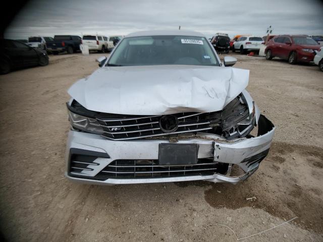  VOLKSWAGEN PASSAT 2018 Srebrny