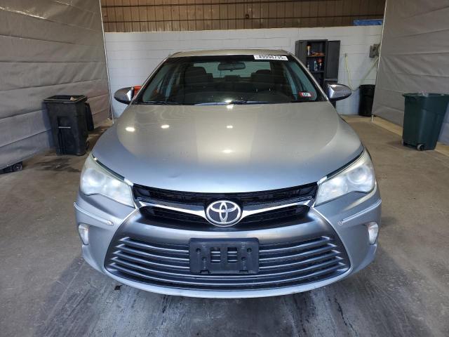  TOYOTA CAMRY 2017 Srebrny