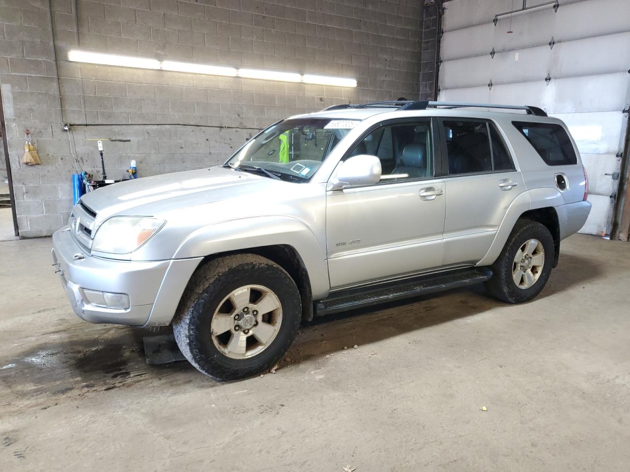 2004 Toyota 4Runner Sr5 იყიდება Angola-ში, NY - Front End