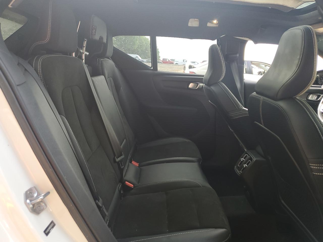 2021 Volvo Xc40 T5 R-Design VIN: YV4162UM6M2587923 Lot: 54049005