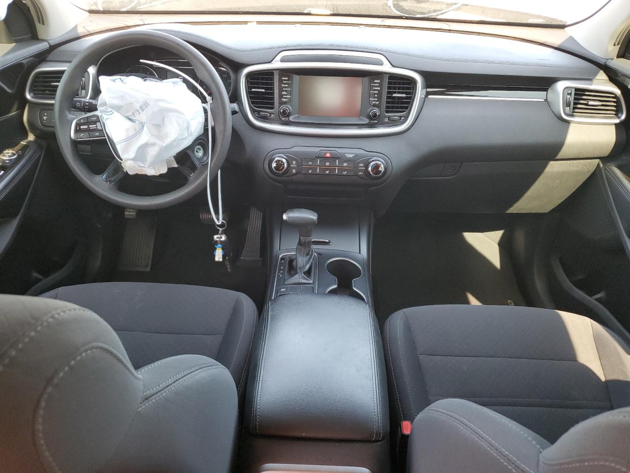 2019 Kia Sorento L VIN: 5XYPG4A39KG546402 Lot: 52850945