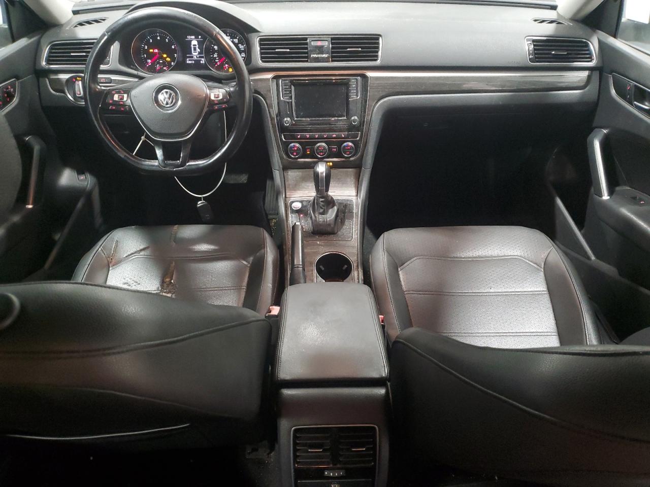 2018 Volkswagen Passat Se VIN: 1VWBA7A37JC000193 Lot: 52899355