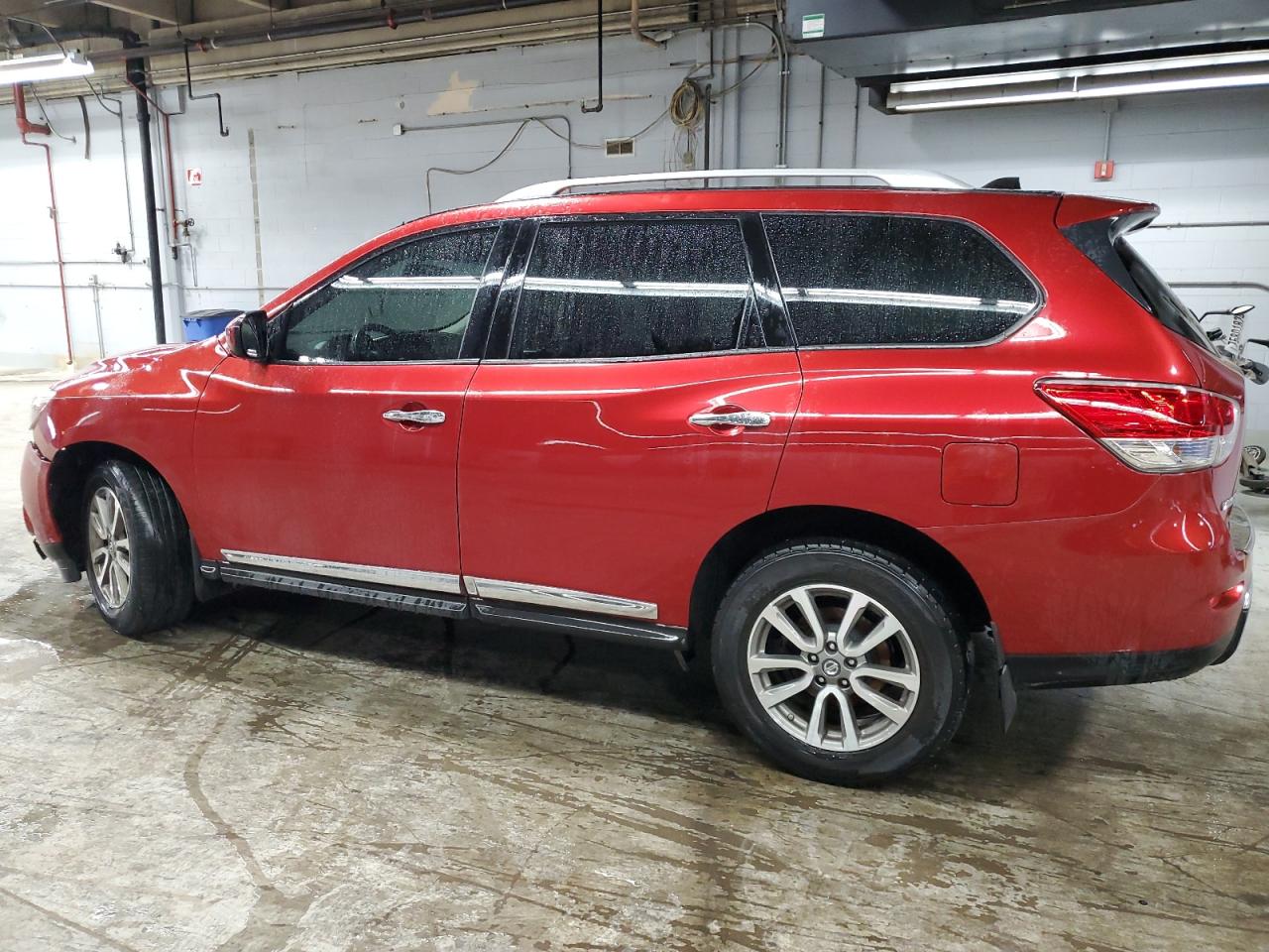 2014 Nissan Pathfinder - Image 2