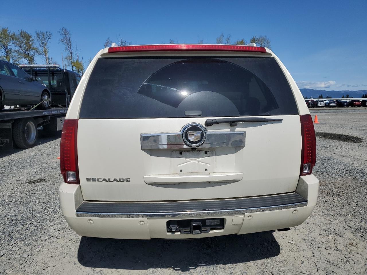 2007 Cadillac Escalade Luxury VIN: 1GYFK63867R288275 Lot: 53152595