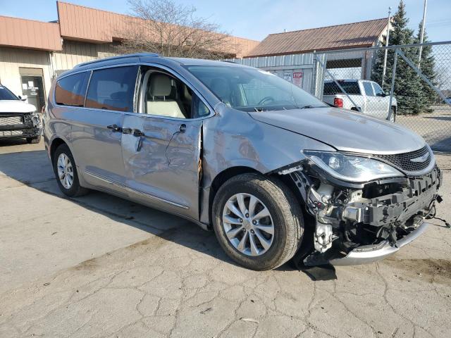  CHRYSLER PACIFICA 2018 Srebrny