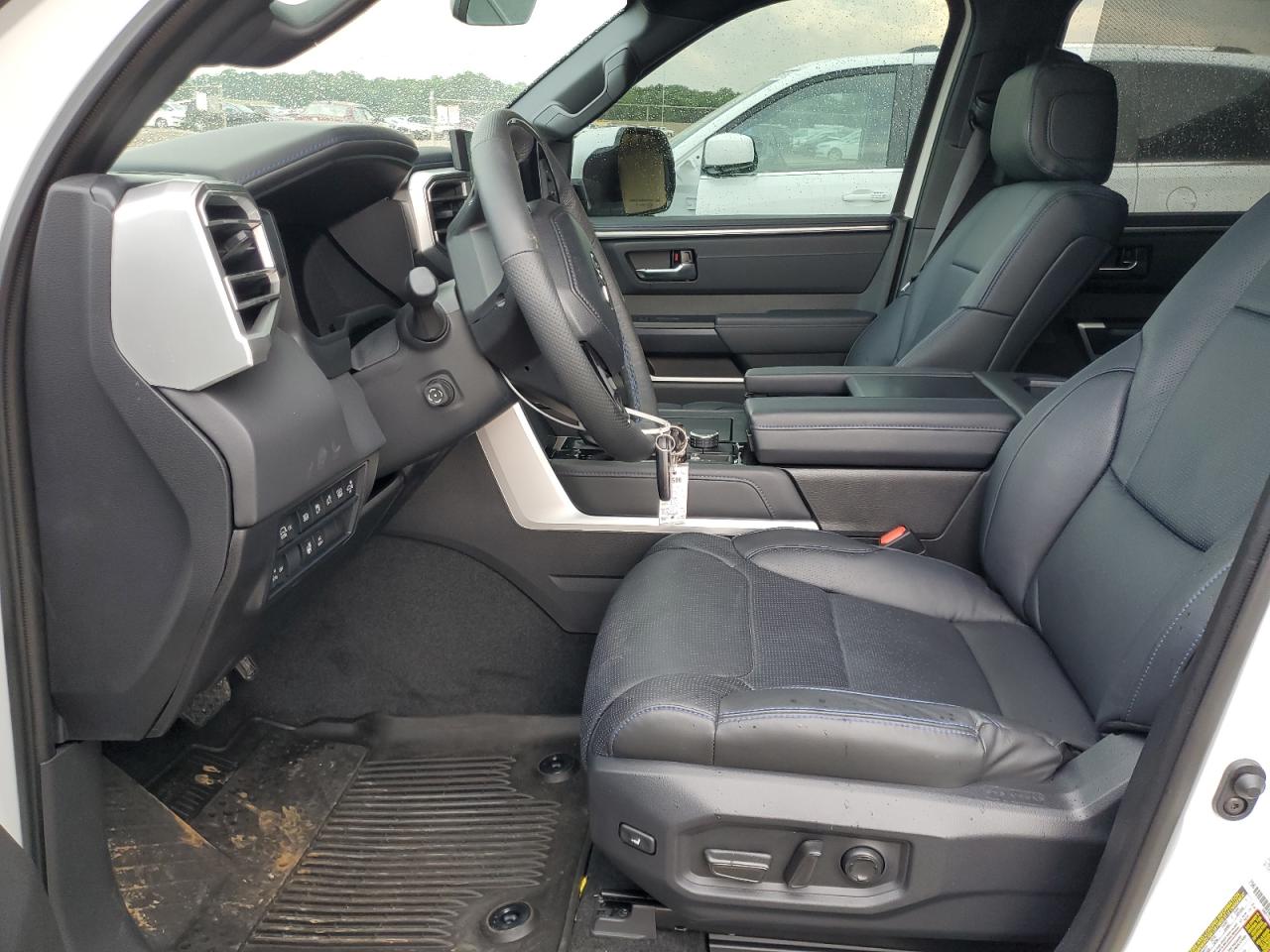 2024 Toyota Sequoia Sr5 VIN: 7SVAAABA3RX043013 Lot: 54166555