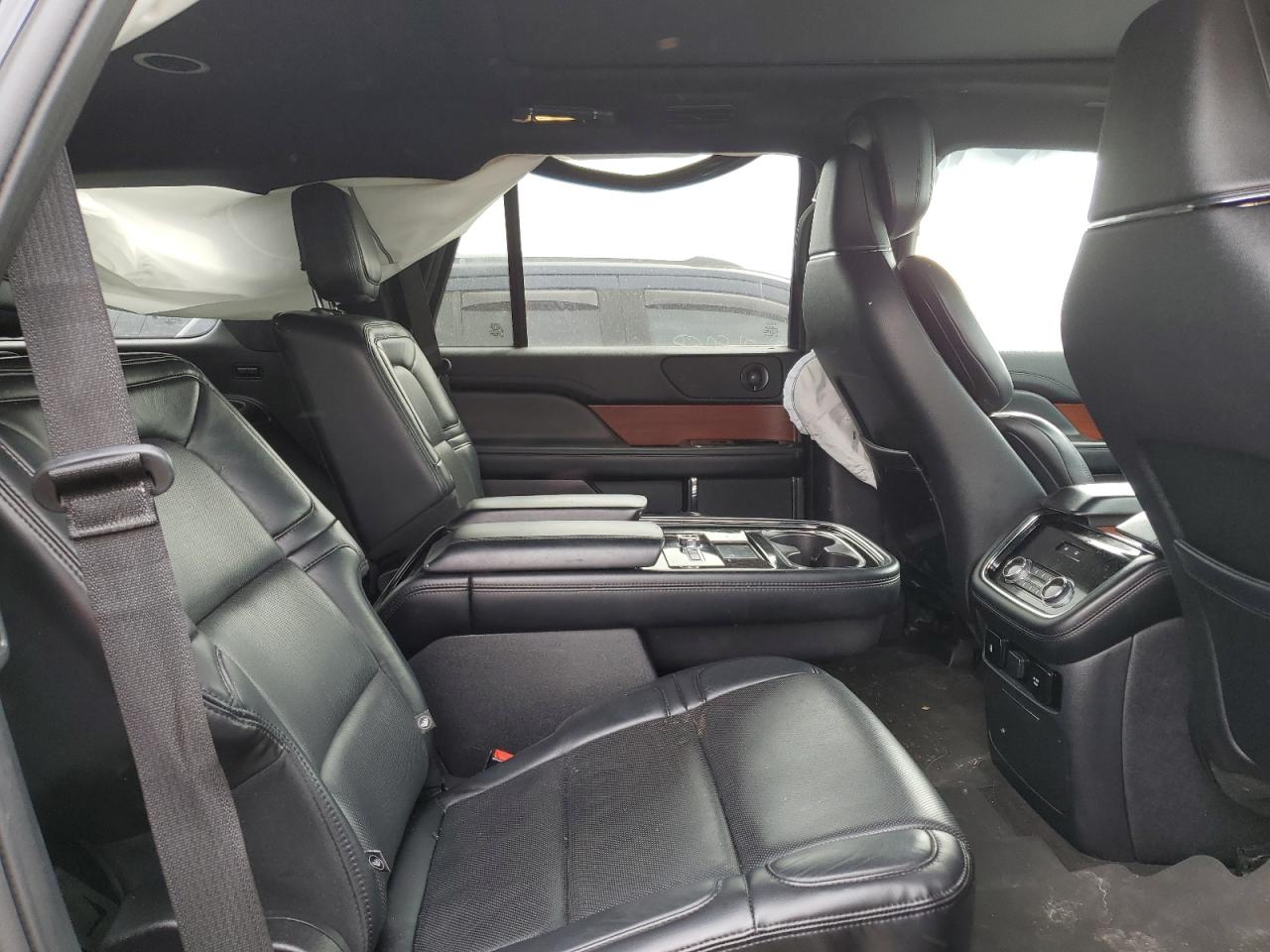 2020 Lincoln Navigator - Image 11