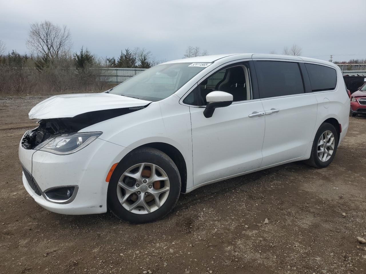 Columbia Station, OH에서 판매 중인 2017 Chrysler Pacifica Touring L - Front End