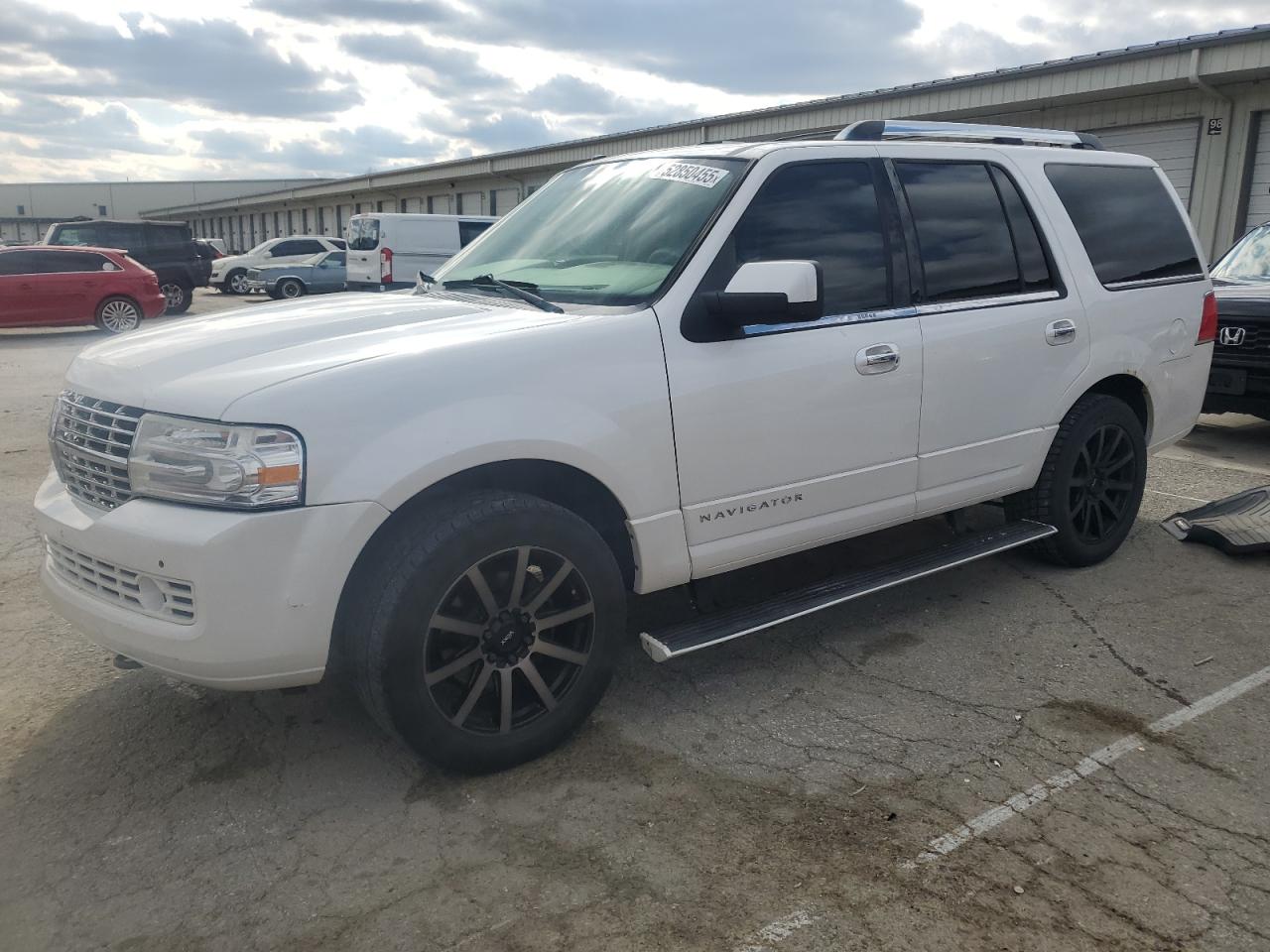 2014 Lincoln Navigator продається в Louisville, KY - Hail