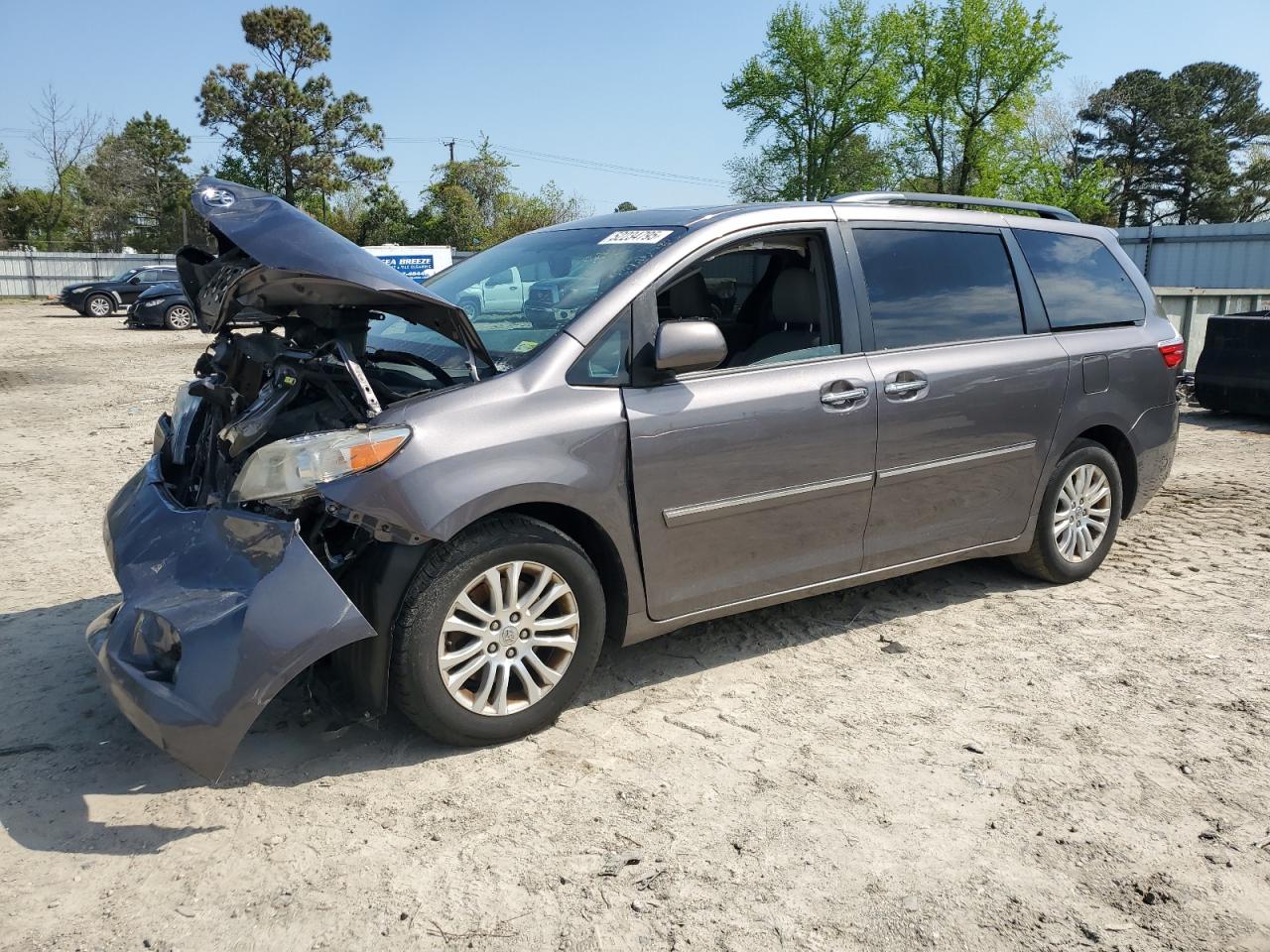 2015 Toyota Sienna Xle იყიდება Hampton-ში, VA - Front End