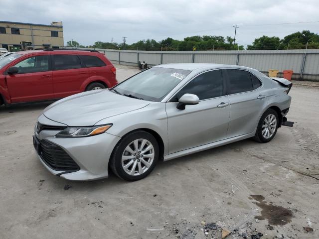 TOYOTA CAMRY 2018 Srebrny
