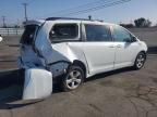 2014 Toyota Sienna Le იყიდება Colton-ში, CA - All Over
