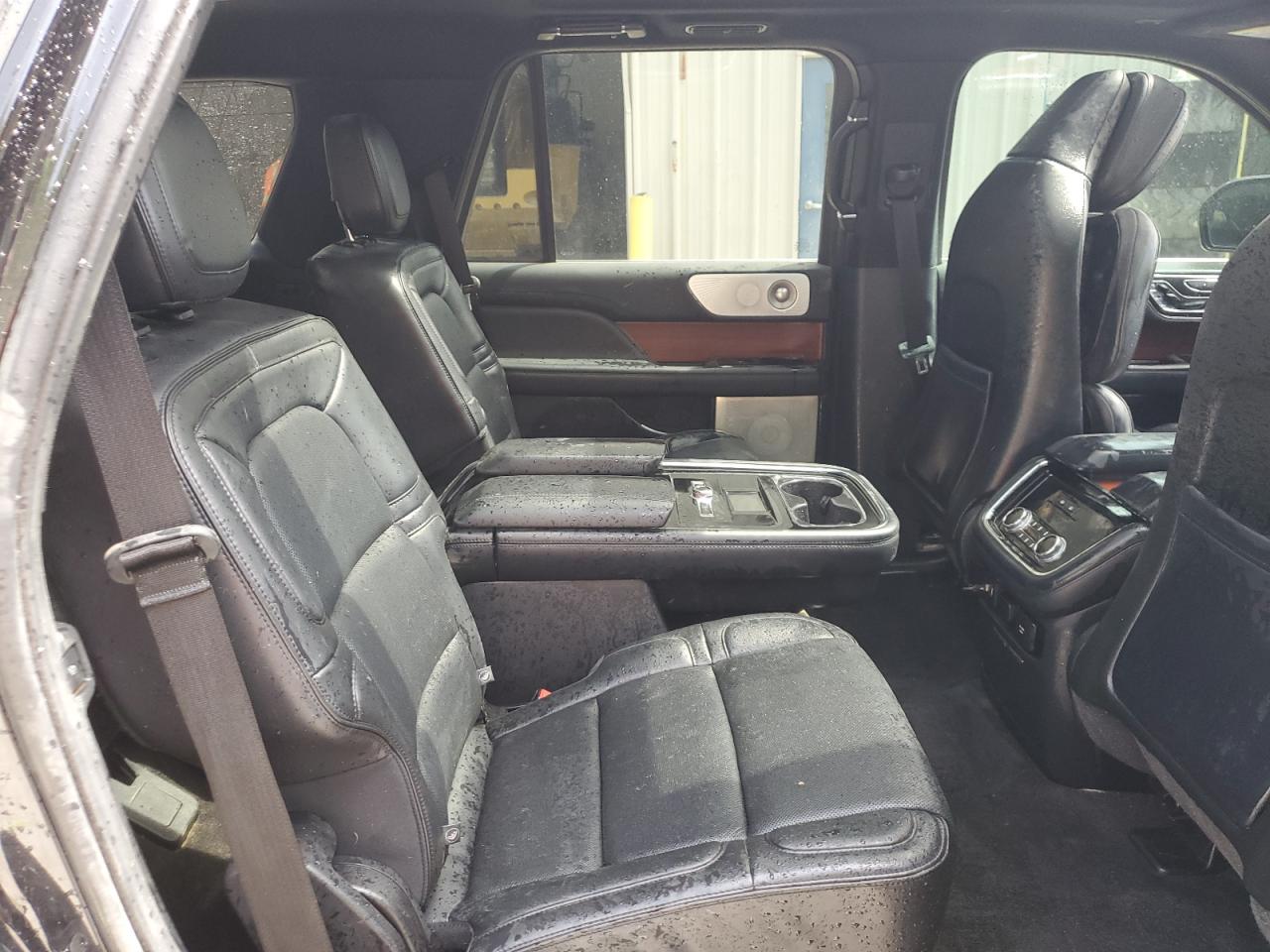 2019 Lincoln Navigator - Image 11