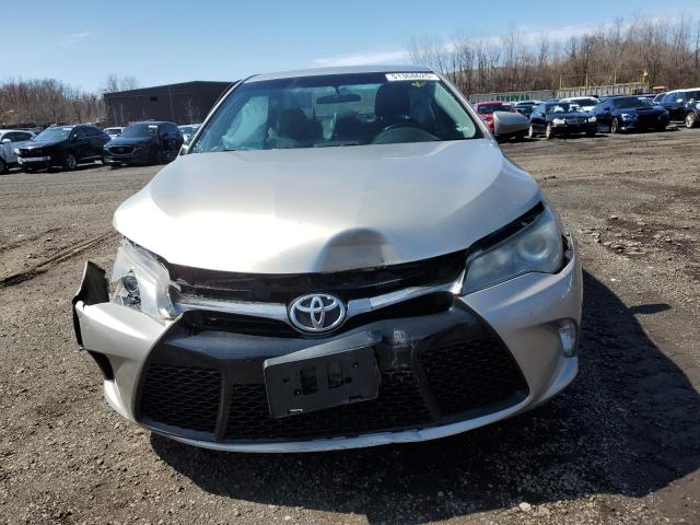  TOYOTA CAMRY 2016 Srebrny