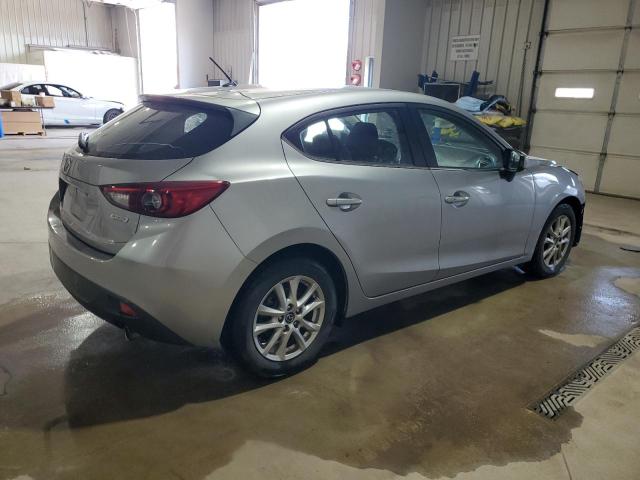  MAZDA 3 2016 Srebrny